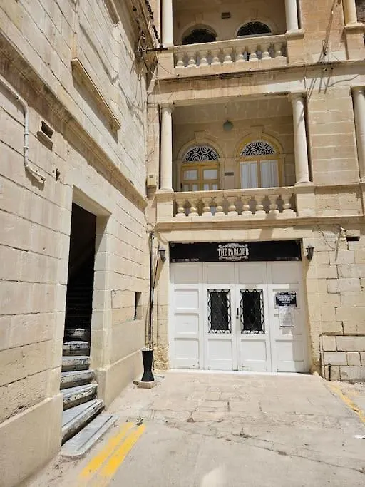 Local Living In Historic House With Private Garden Apartment Msida 0*,