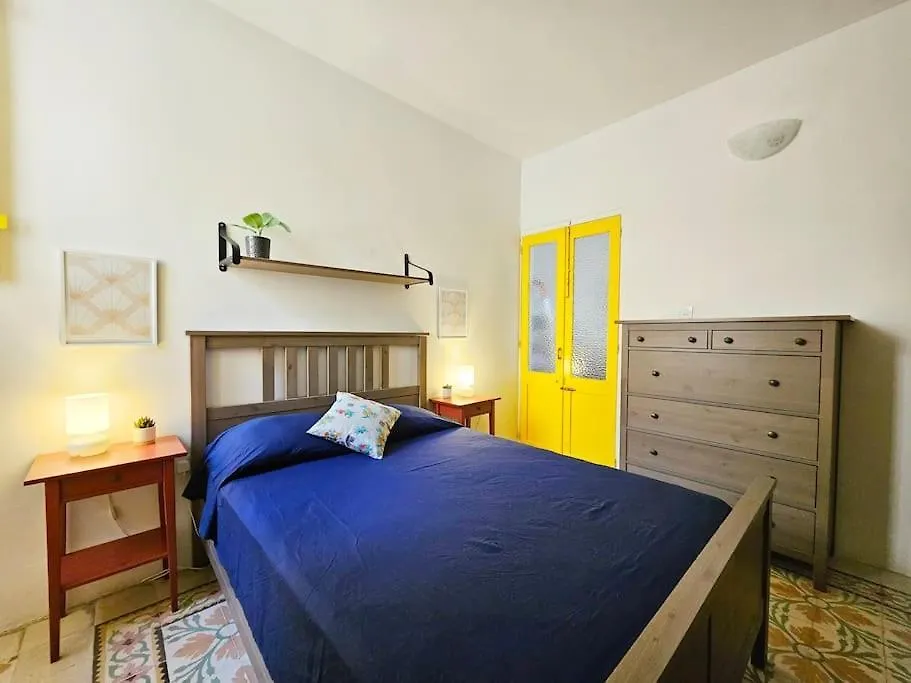 Local Living In Historic House With Private Garden Apartment Msida