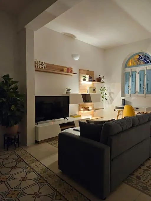 Local Living In Historic House With Private Garden Apartment Msida
